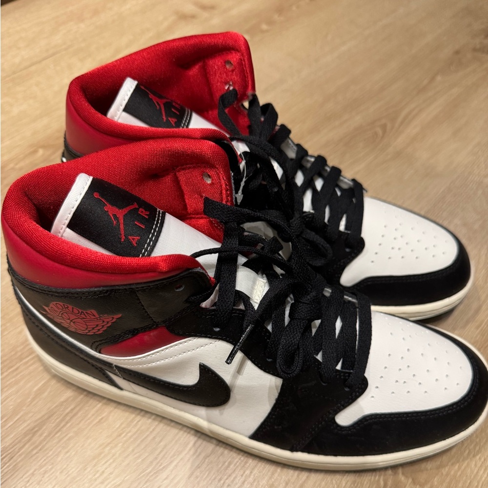Nike Air Jordan 1 Mid in "Gym Red Panda"